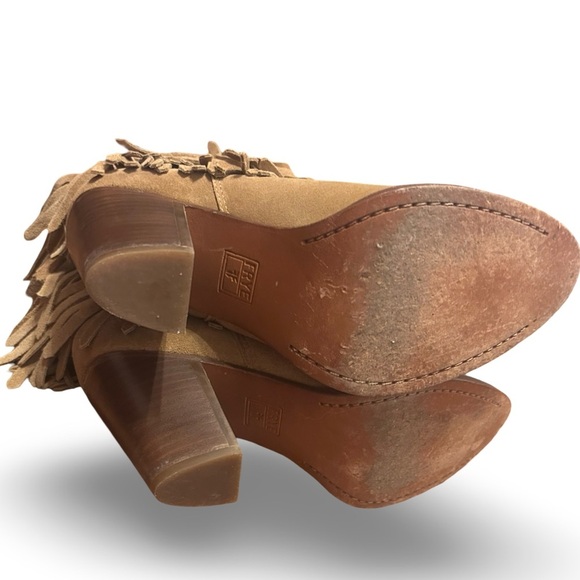 FRYE Ankle Boots Distressed Tan Suede Fringe Heeled Bootie Womens Size 8 B - Picture 6 of 9